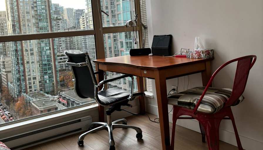 Lee's room