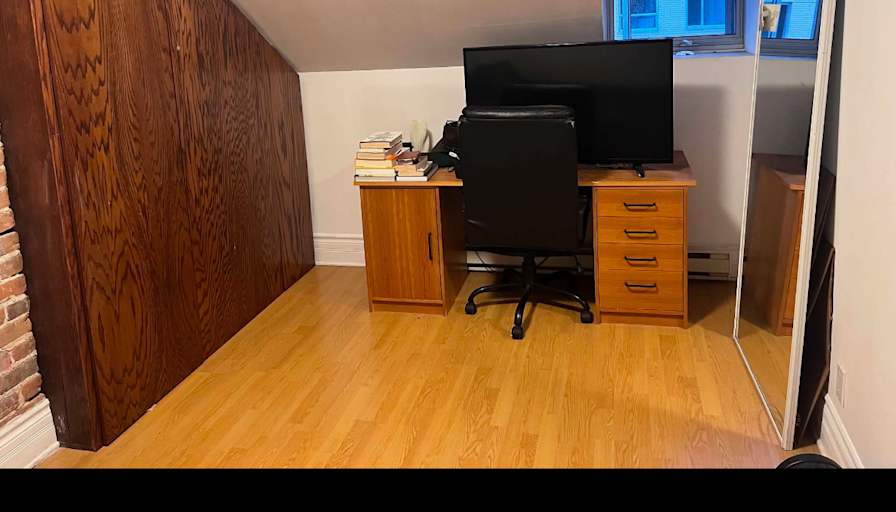 Erik's room