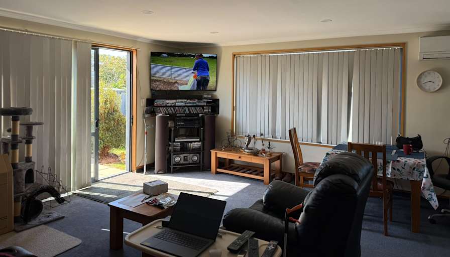 Stu HOLDEN's room