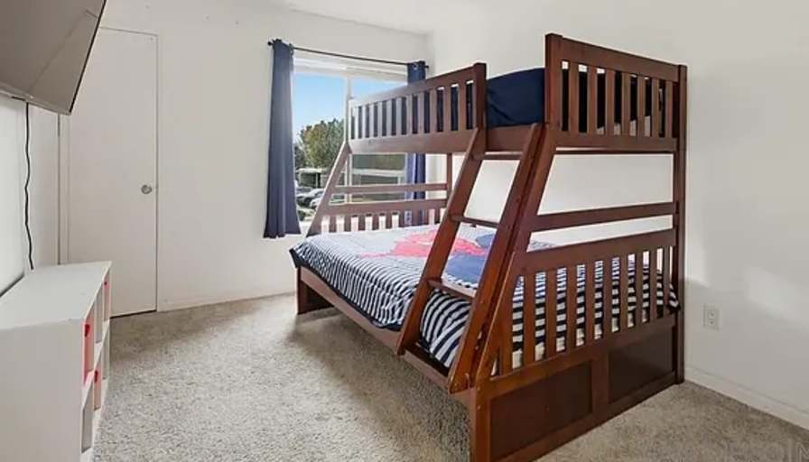Carlos's room