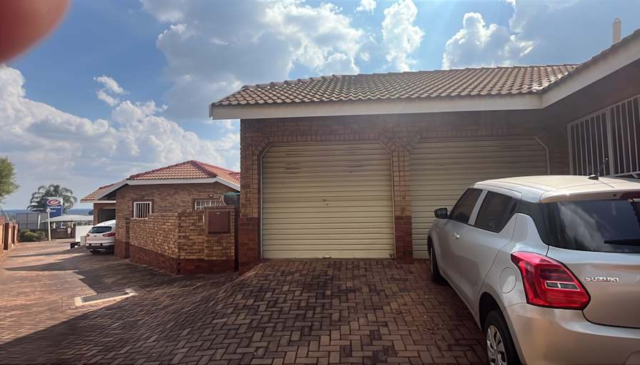 Ayanda Naidoo's room