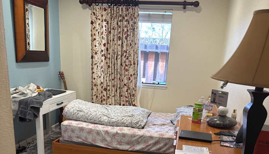 Keian moarefi's room