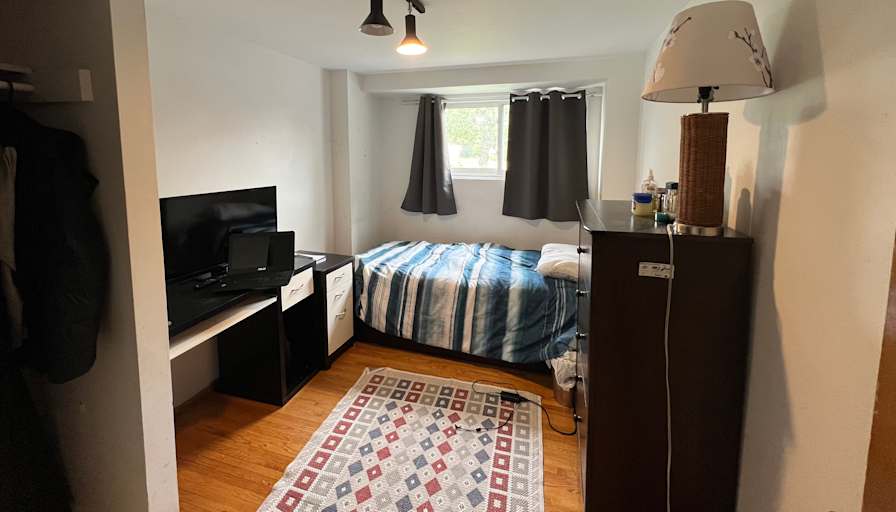 Adel's room
