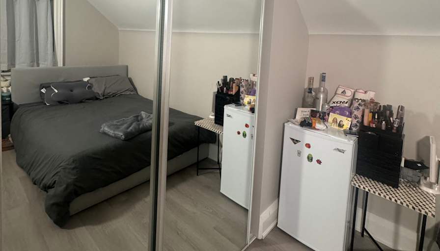 Eylul Barut's room