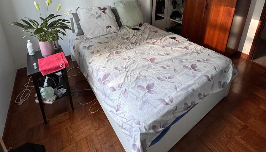 Gil M's room
