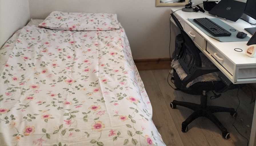 Isi's room