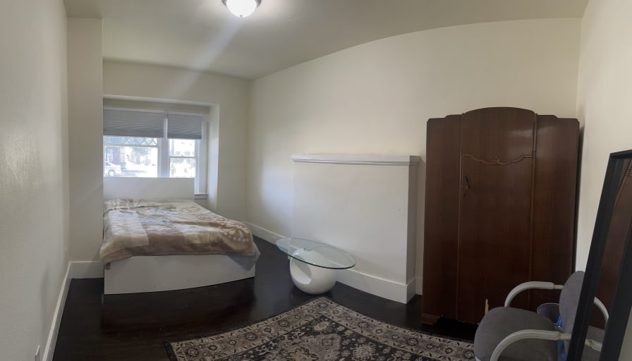 Hang's room