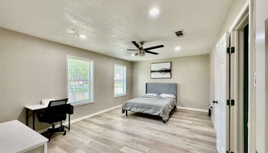 Wilson Realty & Investment Group's room