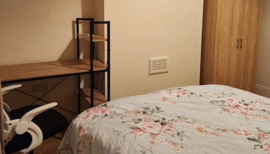 Lore Ayonrinde's room