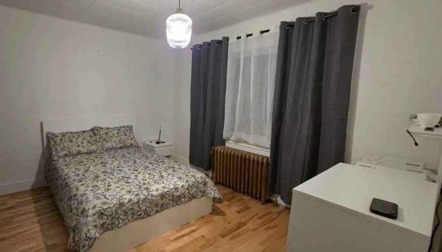 Jefry Denny's room