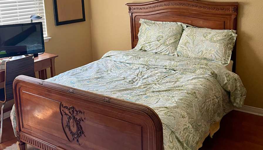 Eva's room