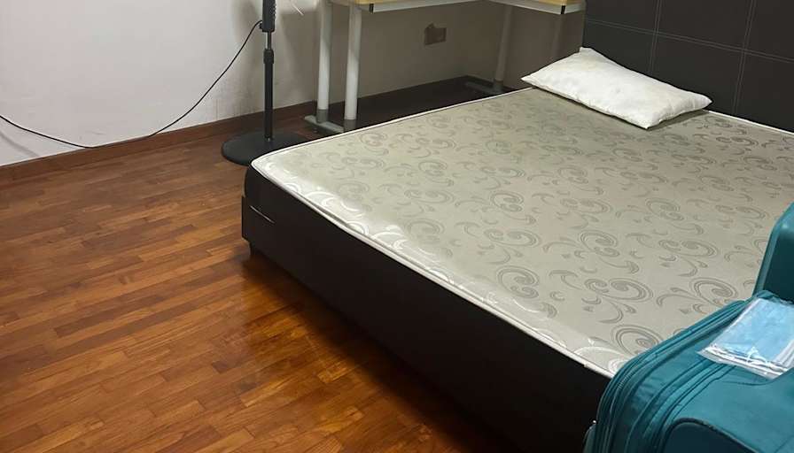 Mahes's room