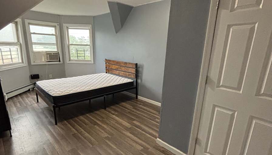 Alecia  Jones's room