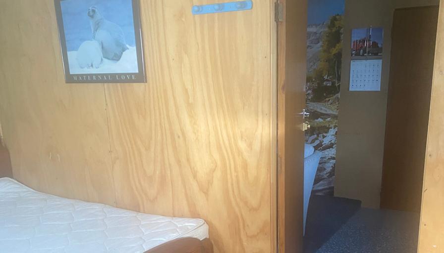 Lee's room