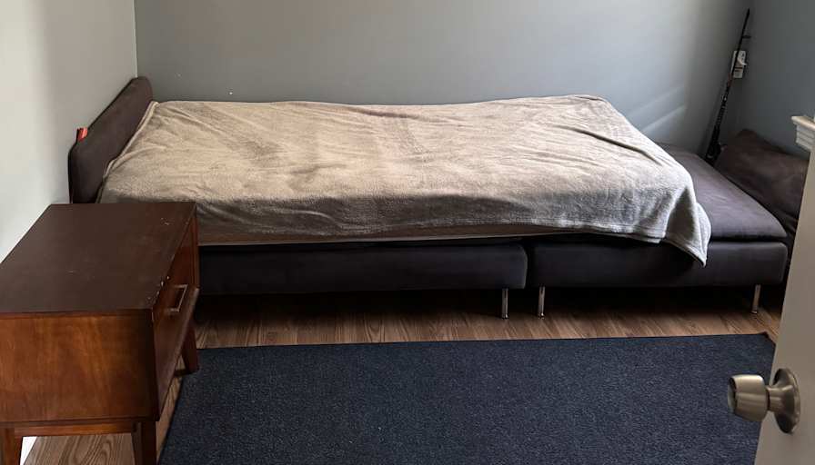 Erkin's room