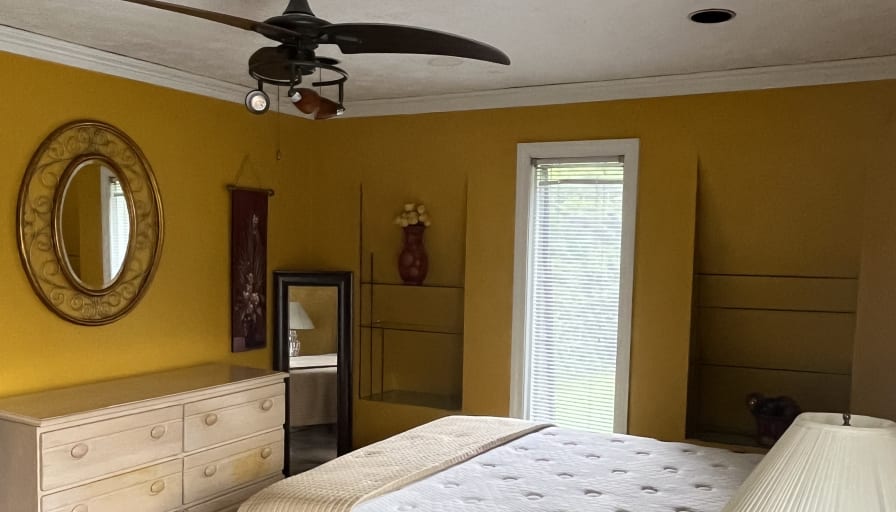 Topaz's room