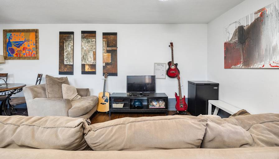 Bob's room