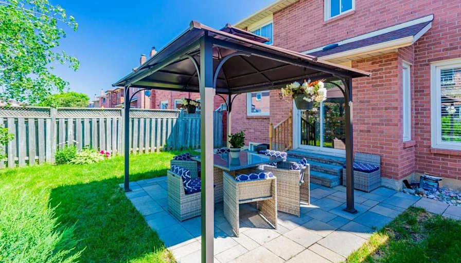 Tolobi Rental's room