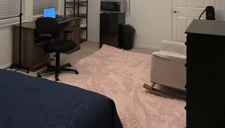 Lina Li's room
