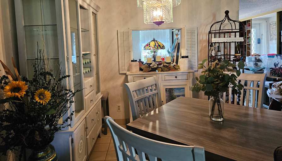 Linda PAGE's room