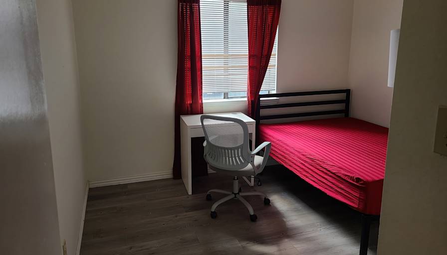 Tom's room
