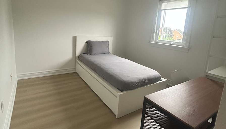 Lee's room