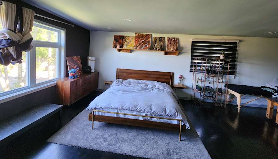 Patrick Vien's room
