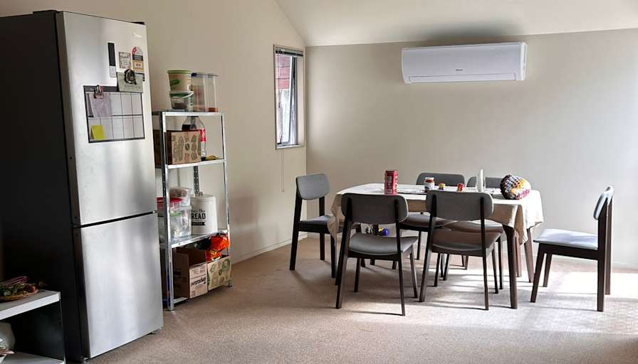 Priya Fernandes's room