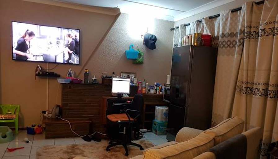 Tee's room