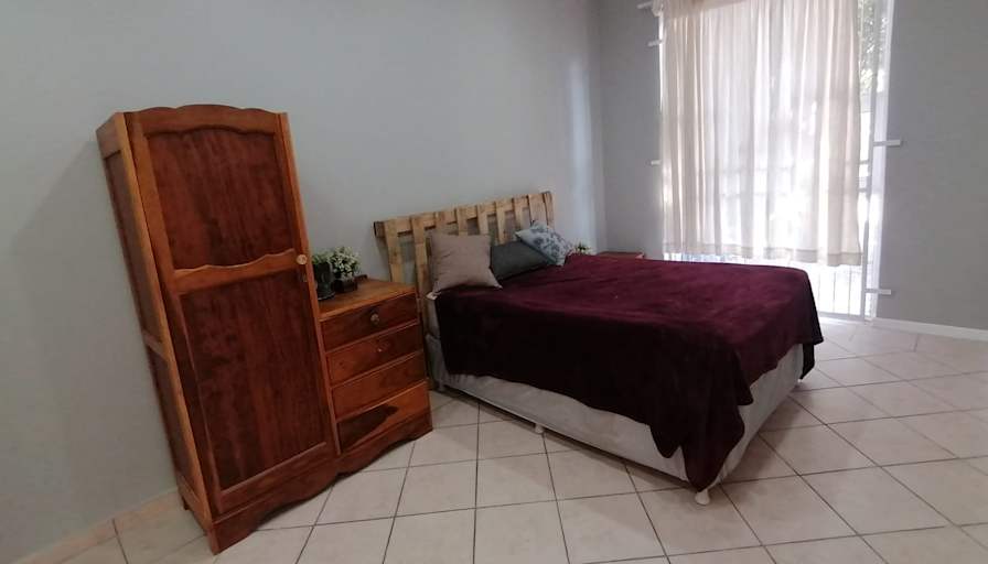 ARMAND FOURIE's room