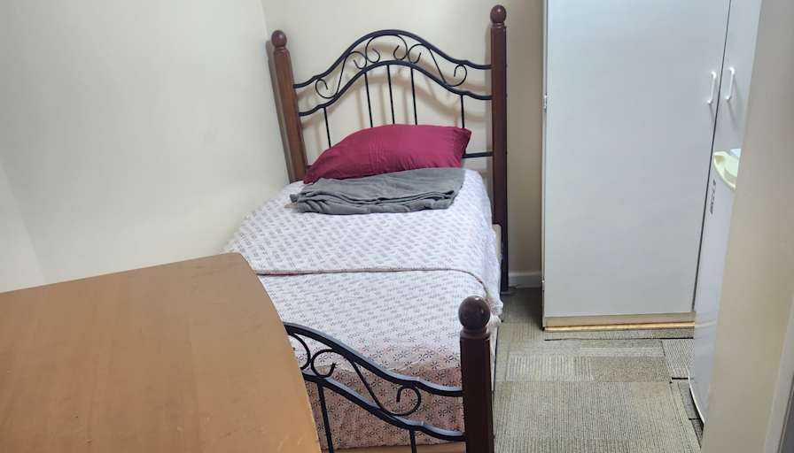 Carlos's room
