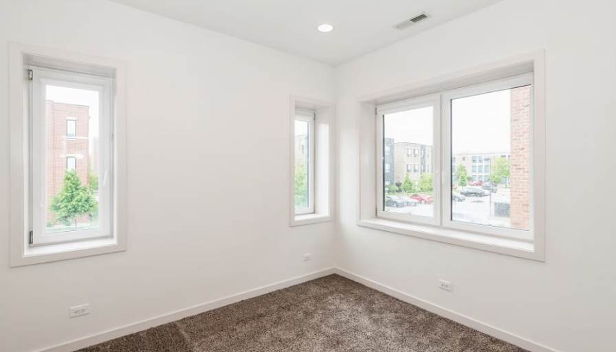 Apartment in West Ridge Park's room