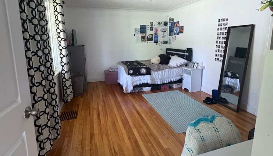 Kiana's room