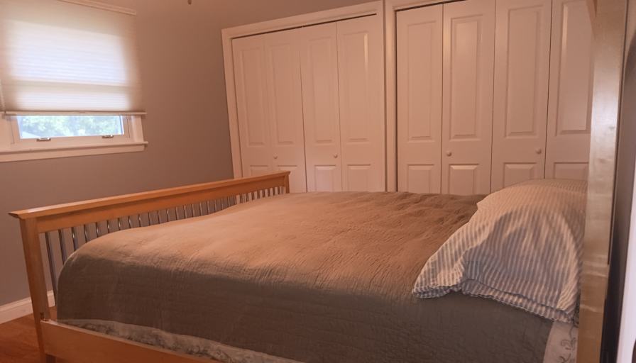 Earl Feldman's room