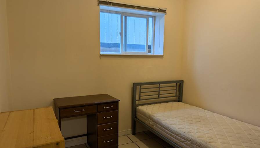 Ken's room