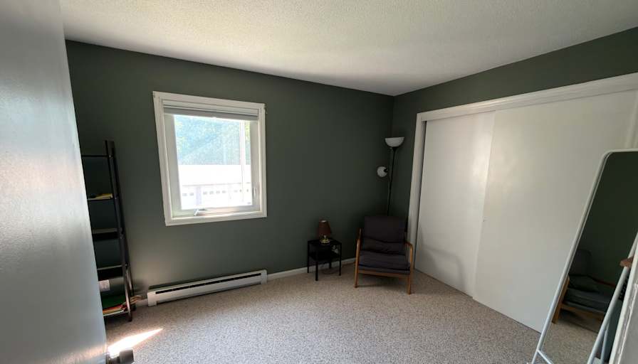 Eren's room