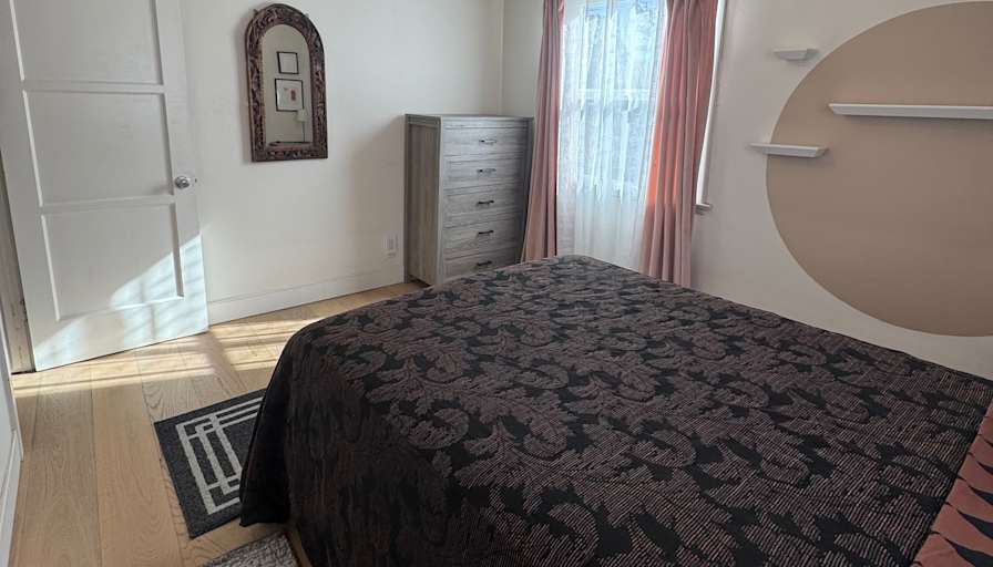 Anthony/Caroline's room