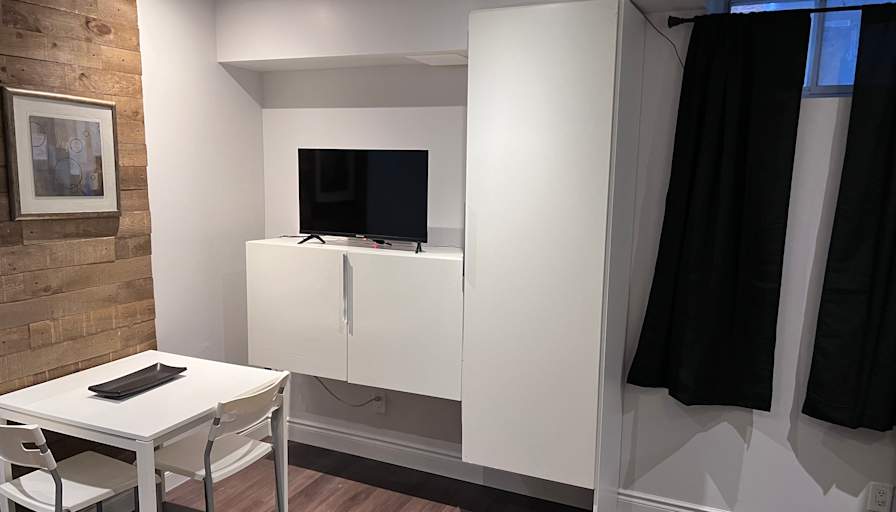Nick Sarkovski's room
