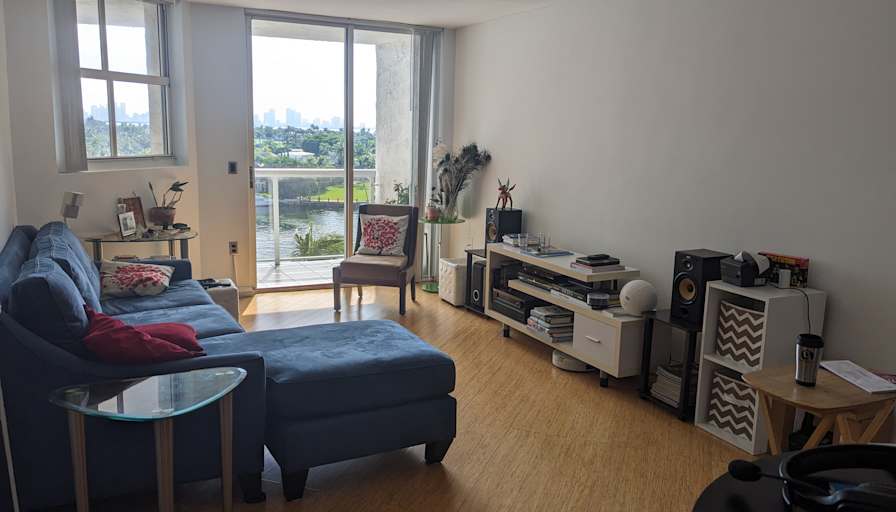 Juan M Vargas's room