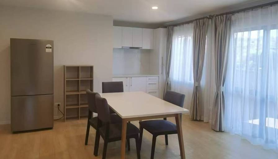 Jun's room