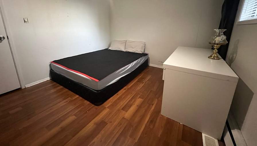 GEORGIY PAPYAN's room