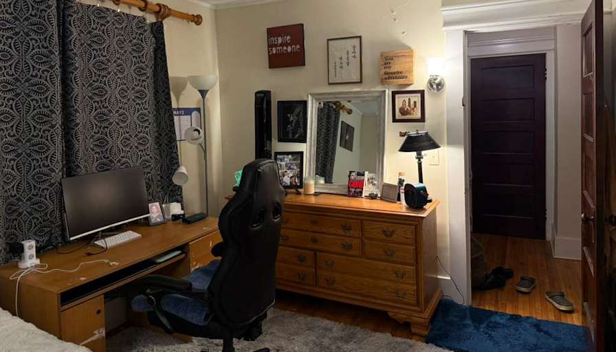Jeevan Acharya's room