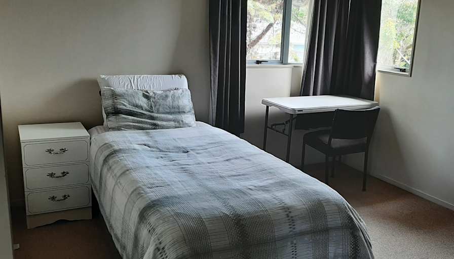 Priya Fernandes's room