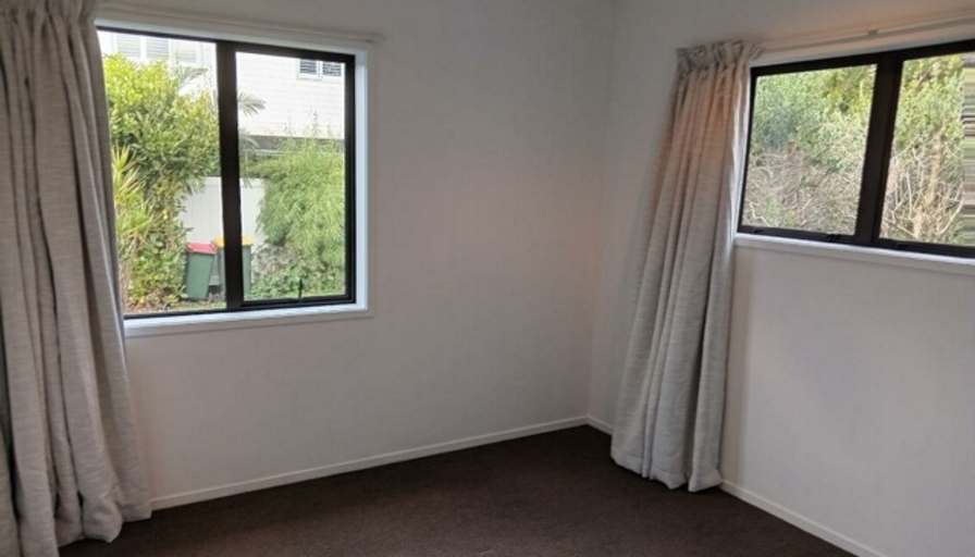 Lee's room