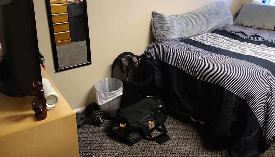 Yong's room