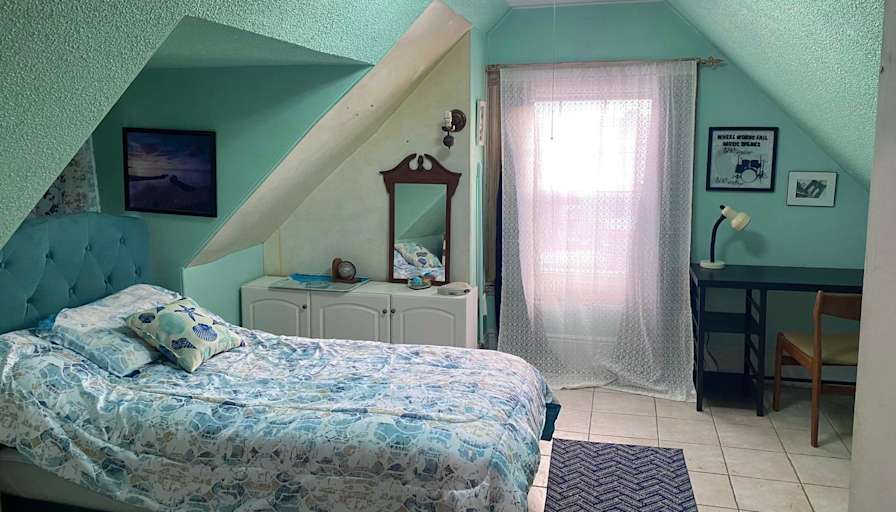 Donna's room