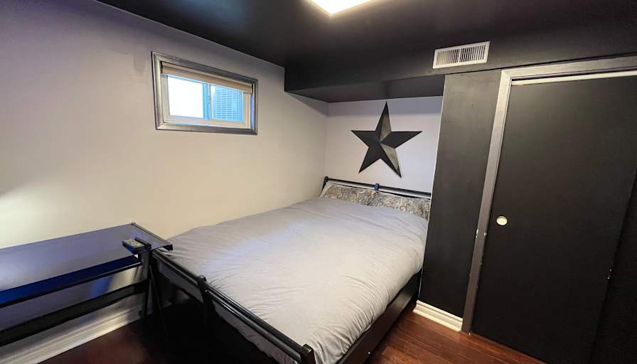 Dee's room