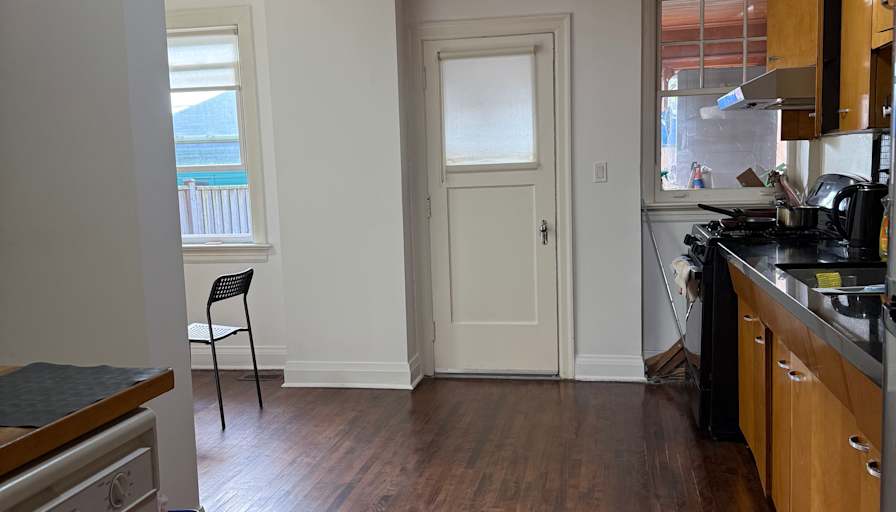 Lee's room