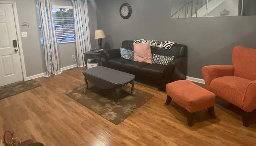 Leslie's room