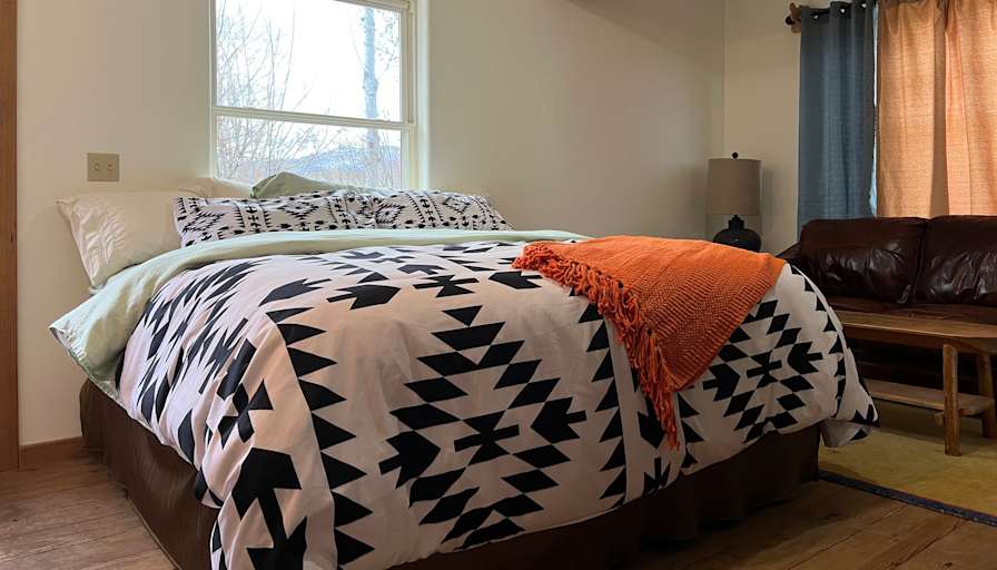 HATTIE TAYLOR's room